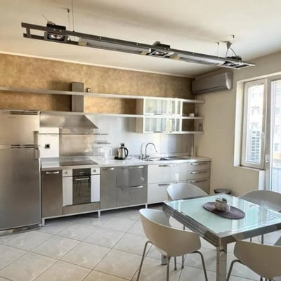 Alquiler de un acogedor piso de 2 habitaciones, 56 m², en el centro de Belgrado, Serbia